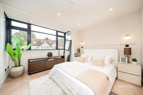 3 bedroom flat for sale, Ashfield Road, London W3