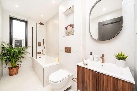 2 bedroom flat for sale, Ashfield Road, London W3