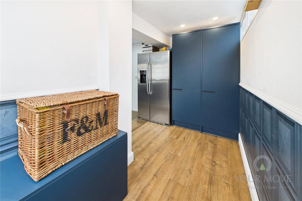 Hallway/Kitchen