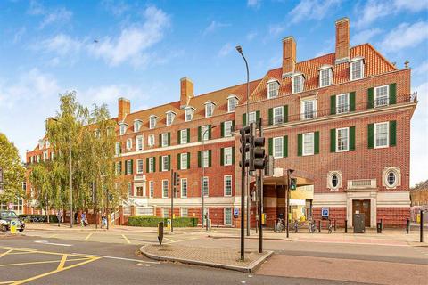 Clapham Common South Side, London SW4