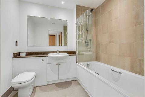 1 bedroom flat for sale, Clapham Common South Side, London SW4