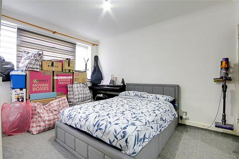 5 Westfield Close, Enfield, EN3 7RU