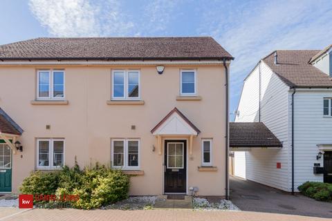 10 Leaden Close, Loughton, IG10 3FF