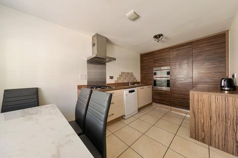 10 Leaden Close, Loughton, IG10 3FF