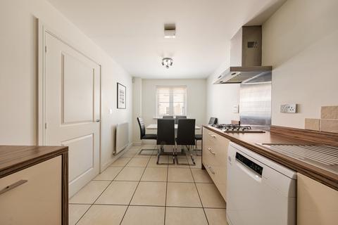 10 Leaden Close, Loughton, IG10 3FF