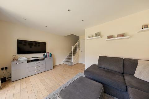 10 Leaden Close, Loughton, IG10 3FF