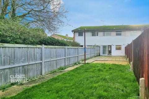 3 bedroom terraced house to rent, Elm Tree Close Selsey PO20