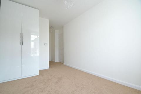 2 bedroom flat to rent, Wrights Court, Bromley BR2