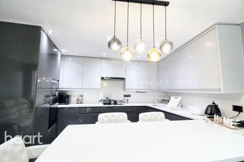 undefined, Foxglove Way, Luton