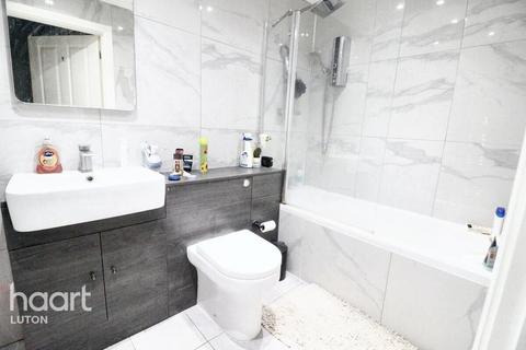 undefined, Foxglove Way, Luton