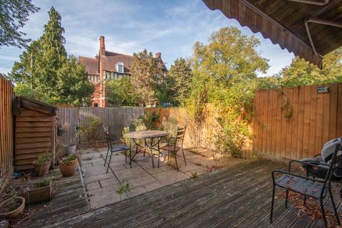 5 bedroom semi-detached house for sale, Elm Tree Gardens, Stoneygate