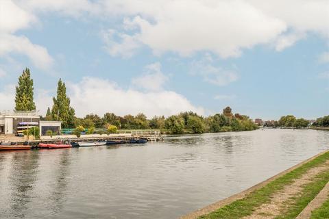 1 bedroom flat for sale, Portsmouth Road, Surbiton KT6