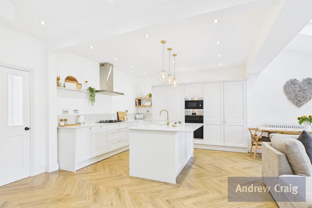 Kitchen/Living/Sun Ro