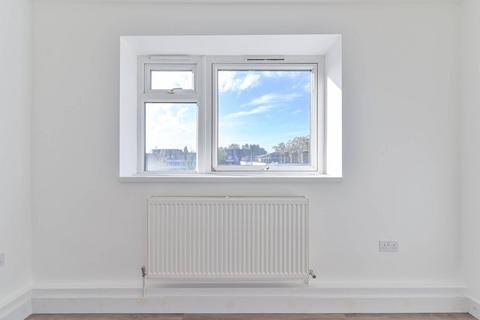 3 bedroom flat to rent, Crownstone Road, Brixton, London, SW2