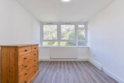3 bedroom flat to rent, Crownstone Road, Brixton, London, SW2