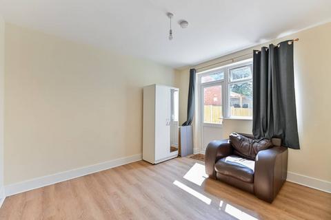 undefined, London Road, Isleworth, TW7