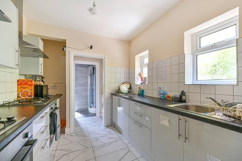 undefined, London Road, Isleworth, TW7