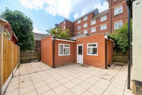 undefined, London Road, Isleworth, TW7