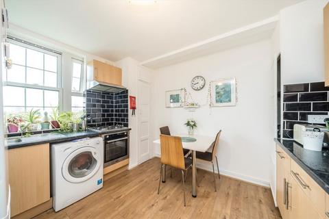 2 bedroom flat for sale, Doddington Grove, London SE17