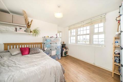 2 bedroom flat for sale, Doddington Grove, London SE17