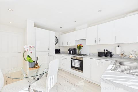 3 Miners Drive, Woodlands, Doncaster, DN6 7FL