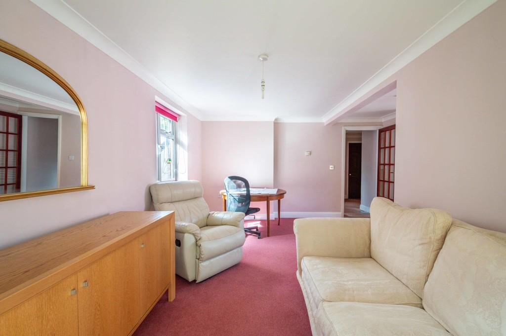 16 St. Martins Close-06