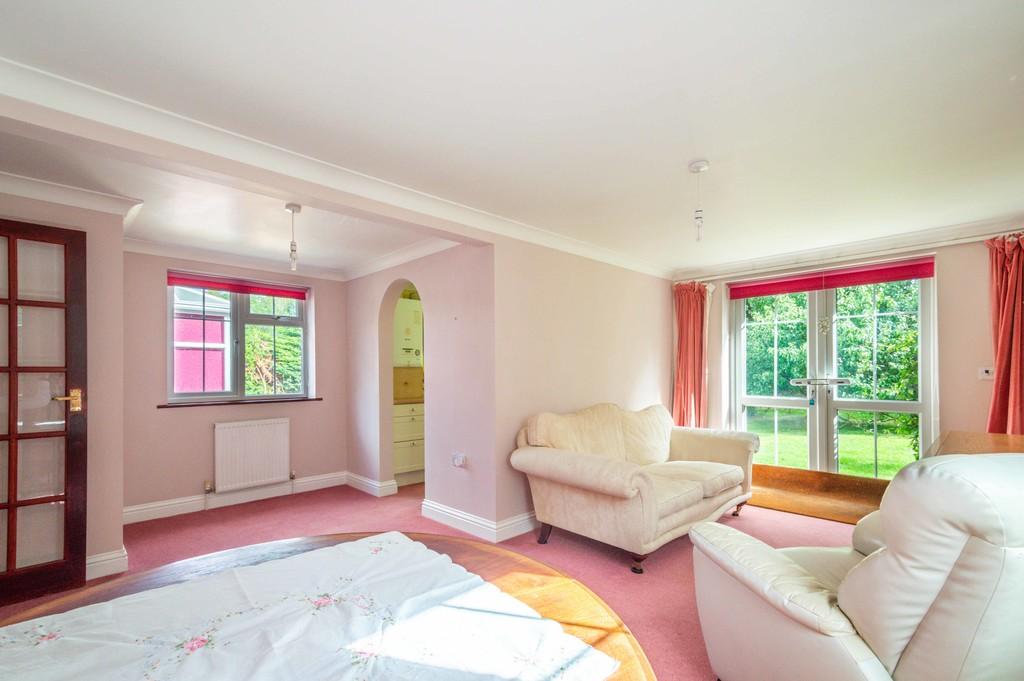 16 St. Martins Close-07