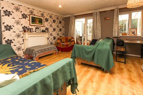 3 bedroom semi-detached house for sale, Spencer Close, Northampton NN6