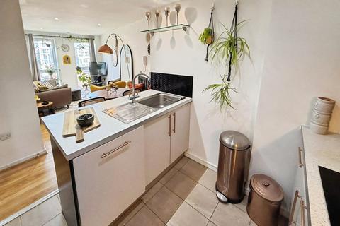 2 bedroom apartment for sale, Trinity One, East Street