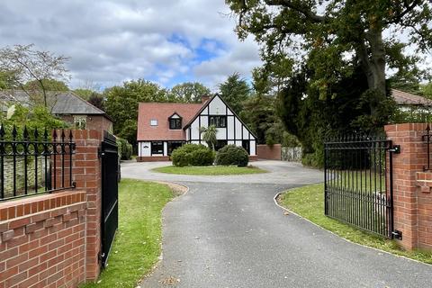 5 bedroom detached house for sale, Warning Tongue Lane, Doncaster DN4