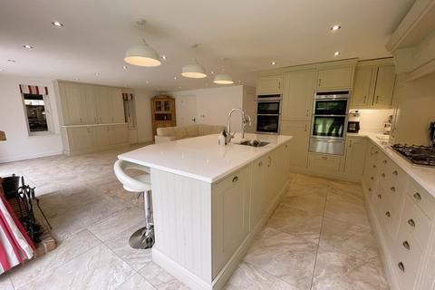 5 bedroom detached house for sale, Warning Tongue Lane, Doncaster DN4