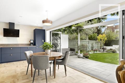 14 Stonards Hill, Epping, CM16 4QF