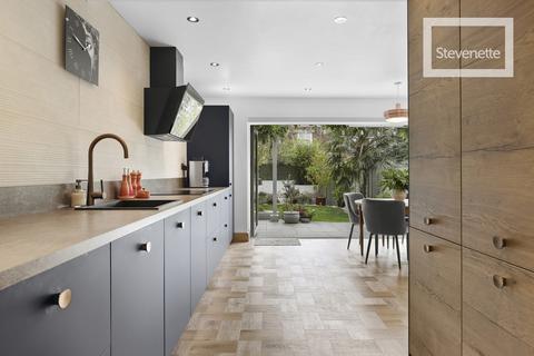 14 Stonards Hill, Epping, CM16 4QF