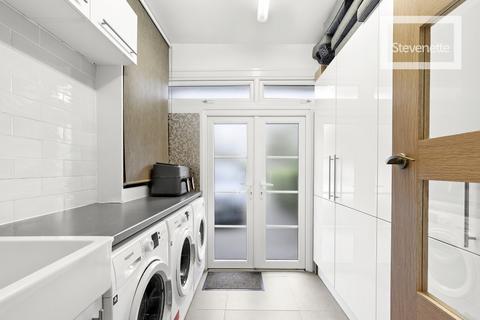 14 Stonards Hill, Epping, CM16 4QF