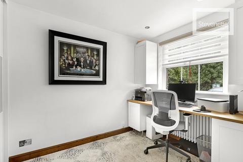 14 Stonards Hill, Epping, CM16 4QF