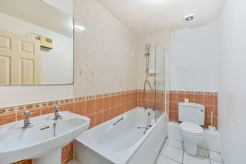 2 bedroom flat for sale, Sopwith Way, Kingston, Kingston upon Thames, KT2