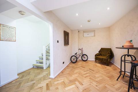 9 Paradise Row, London, E2 9LE