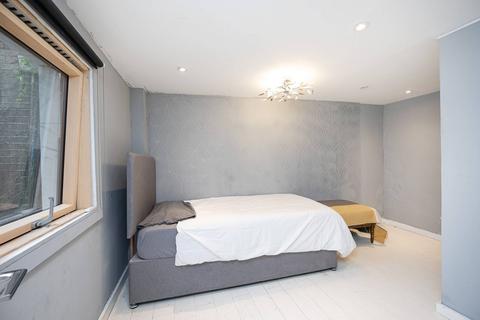 undefined, Paradise Row, Bethnal Green, London, E2