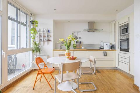 2 bedroom flat for sale, Keeling House, E2, Bethnal Green, London, E2