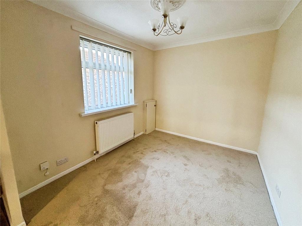 Bed 3 / Dining Room