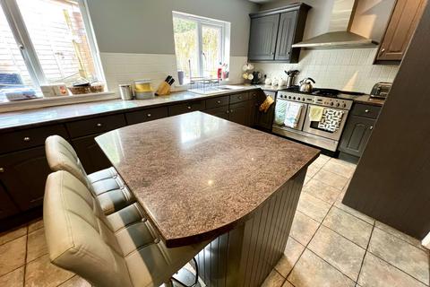 4 bedroom detached house for sale, St. Austell PL26