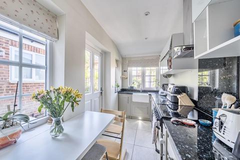 undefined, Cooper Road, Guildford