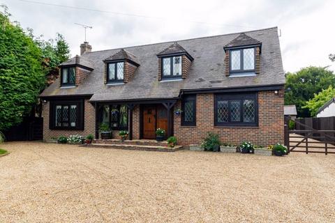 3 bedroom detached house for sale, Tydcombe Road, Warlingham