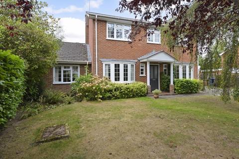 Woodstock Close, Cranleigh