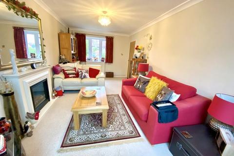 3 bedroom semi-detached house for sale, Highlands Road, Fareham PO15