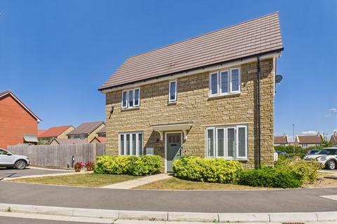 3 bedroom end of terrace house for sale, Cherry Close, Somerton