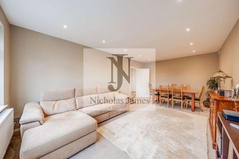 2 bedroom apartment to rent, Cambrai Court Aldermans Hill,  Palmers Green N13