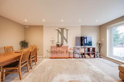 2 bedroom apartment to rent, Cambrai Court Aldermans Hill,  Palmers Green N13