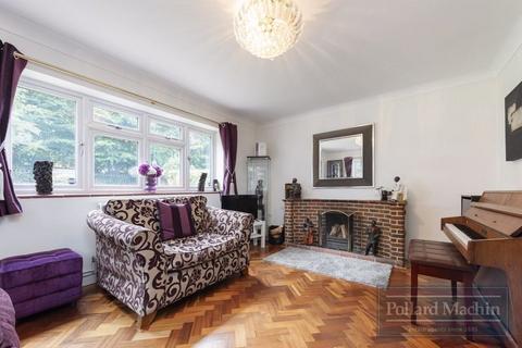 undefined, Sandhurst Way, South Croydon