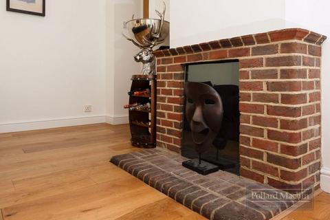 undefined, Sandhurst Way, South Croydon